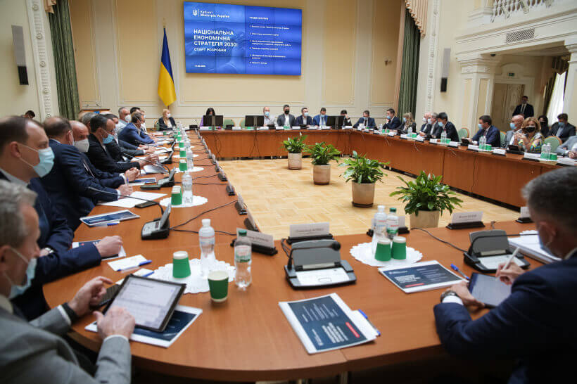 Кабінет міністрів України спільно з бізнесом розробить економічну стратегію країни на 10 років